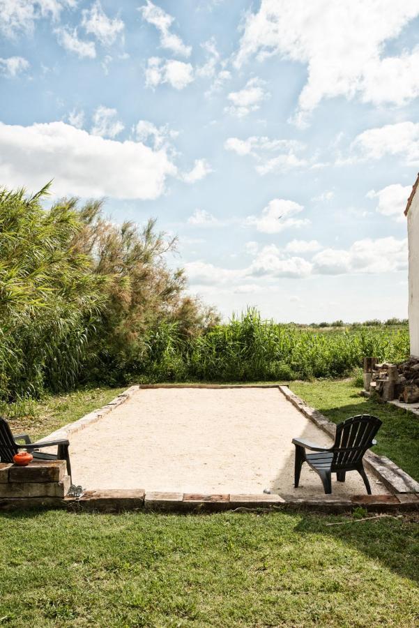 Mas De Bouvet En Camargue Bed & Breakfast Albaron Exterior photo