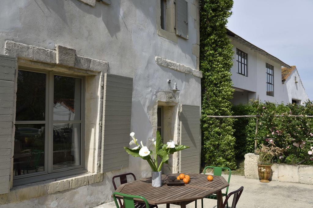 Mas De Bouvet En Camargue Bed & Breakfast Albaron Exterior photo