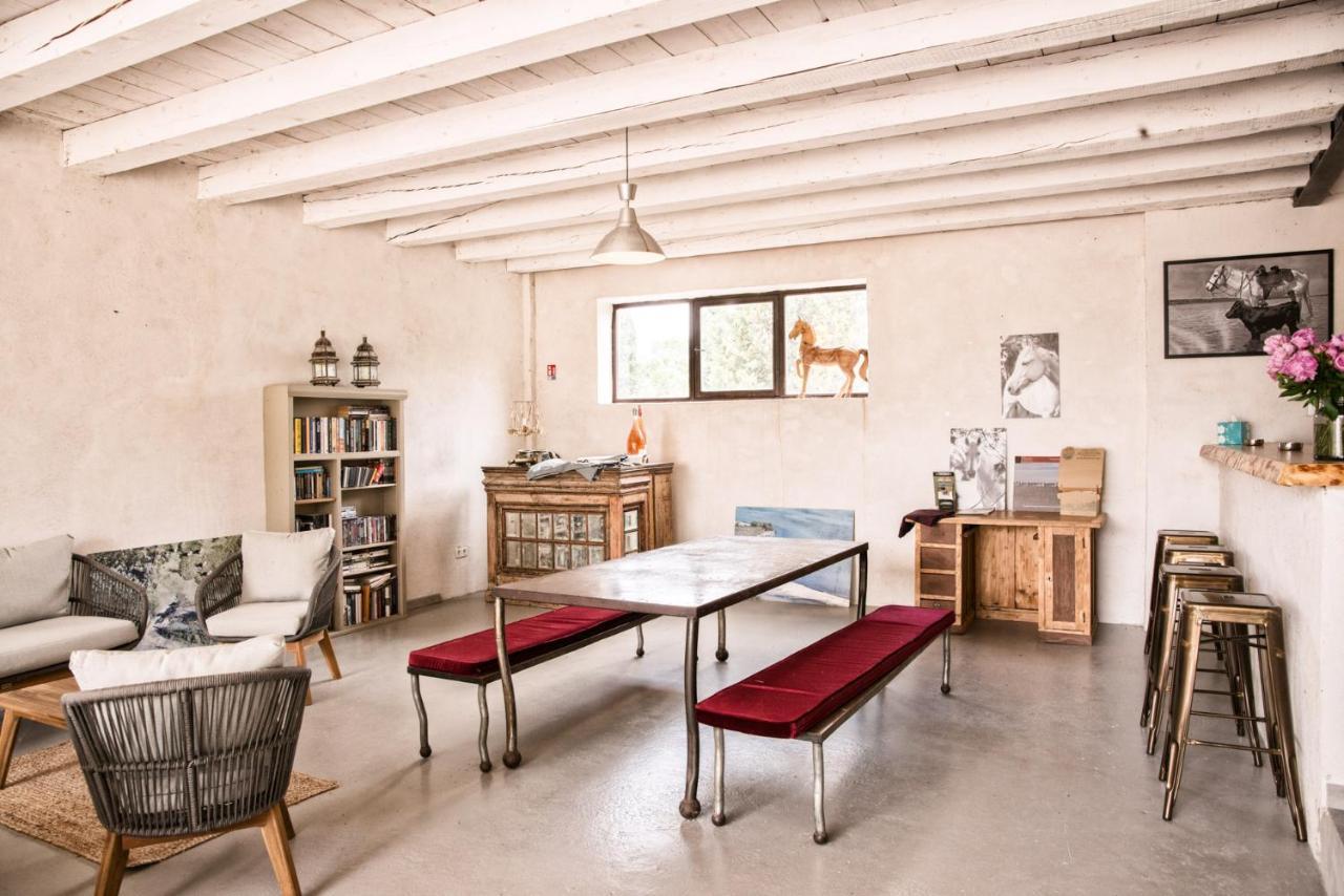 Mas De Bouvet En Camargue Bed & Breakfast Albaron Exterior photo